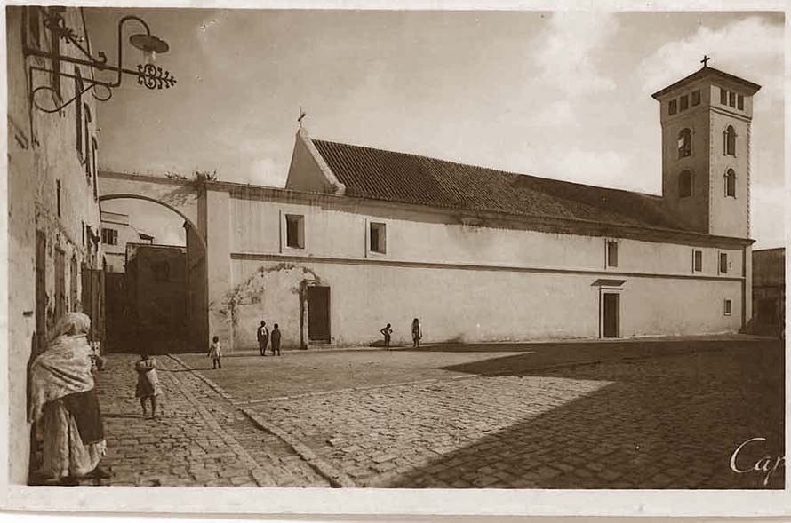 This image has an empty alt attribute; its file name is eglise1.jpg